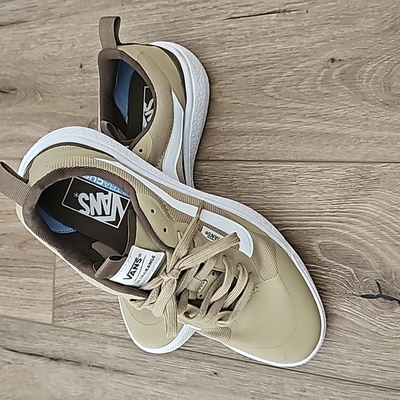 Vans UltraRange Shoes – Sand and White – Lightweight and Stylish - Picture 6 of 7